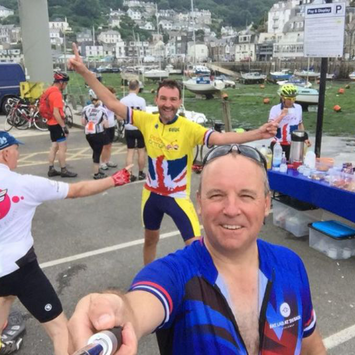 Cyclist brew stop on Land's End to John O'Groats cycle tour